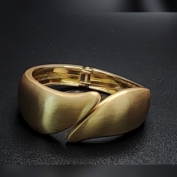 Anthropologie Jewelry - Elegant Gold Women's Bracelet